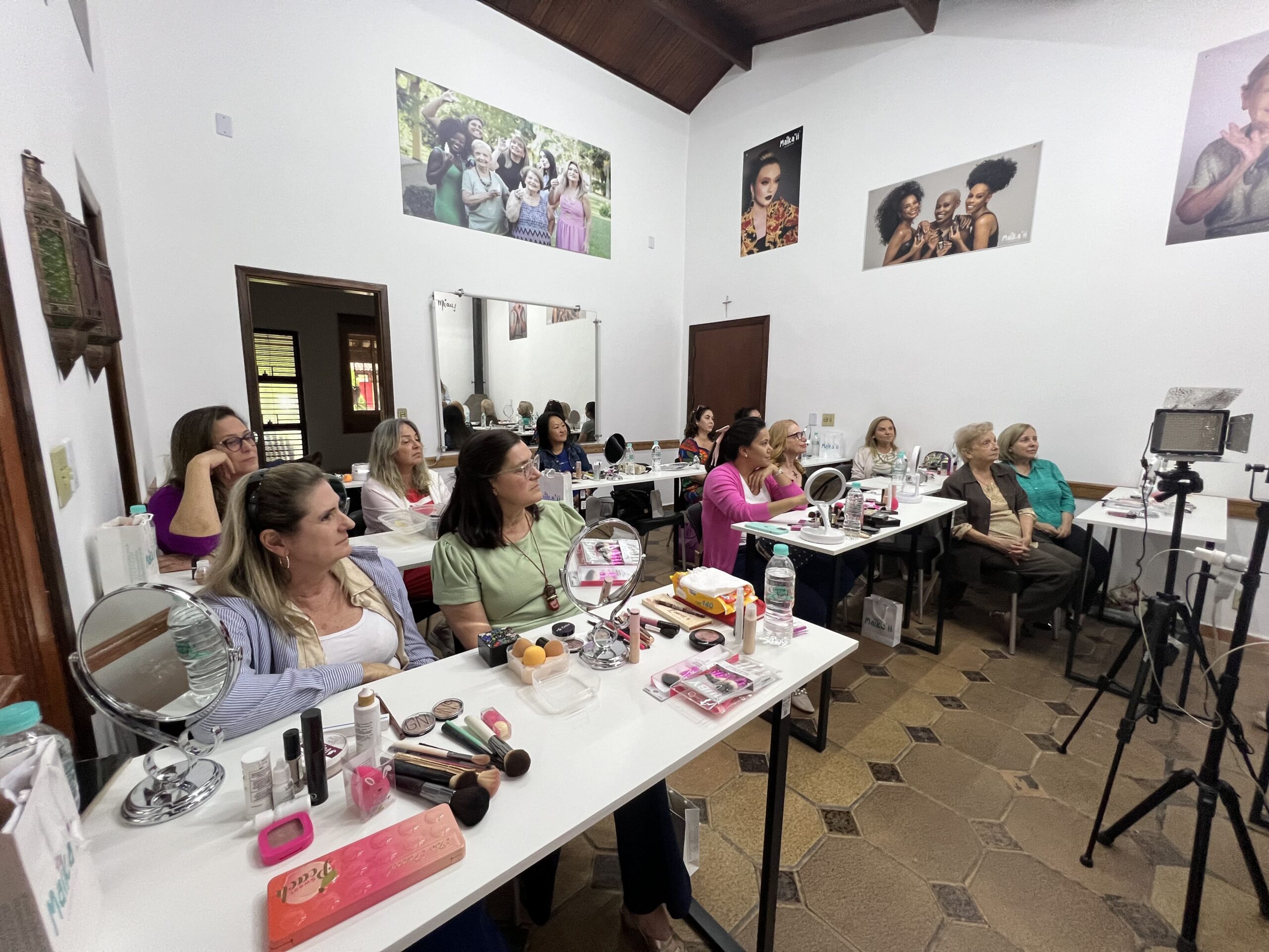 Bastidores do curso de automaquiagem